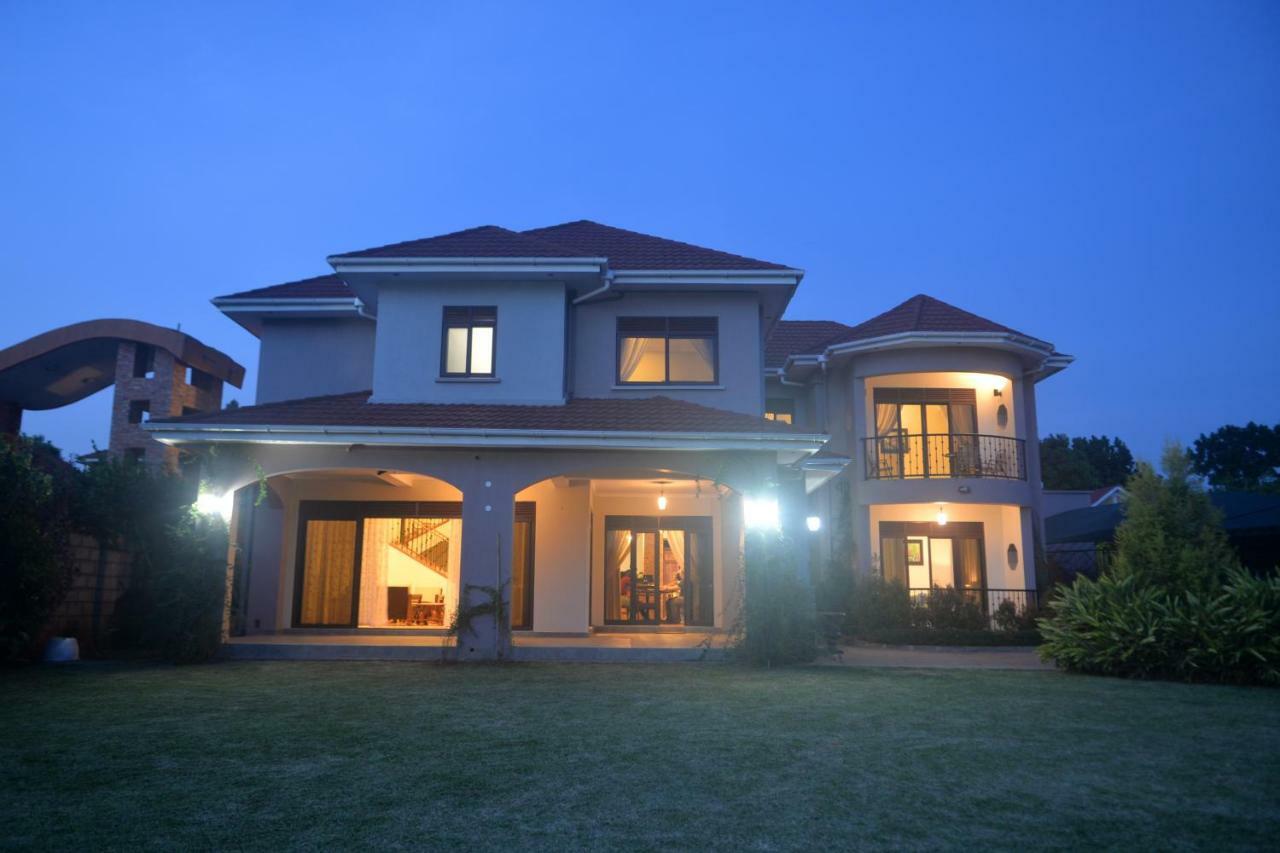 Akasu Bed And Breakfast คัมพาลา ภายนอก รูปภาพ